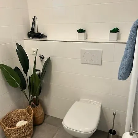 Apartment Charmante Einliegerwohnung Im Gruenen Katzwang *